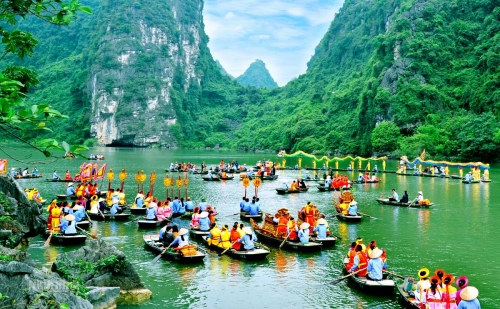 Hanoi - Halong - Ninh Binh - Water Puppet show-Buffet dinner (5ds 4ns Package)