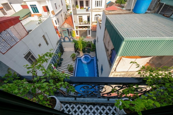 Deluxe double balcony Poolview